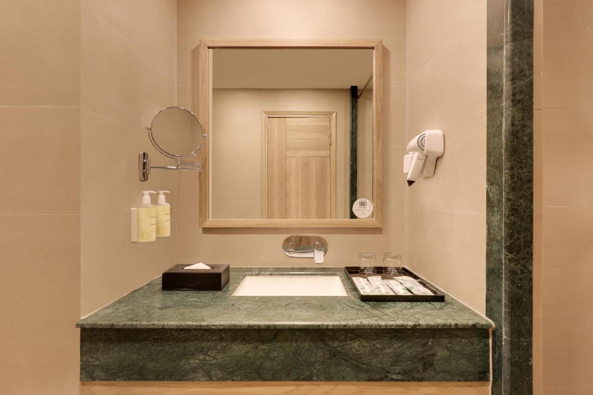 Lemon Tree Hotel, Рішикеш Екстер'єр фото
