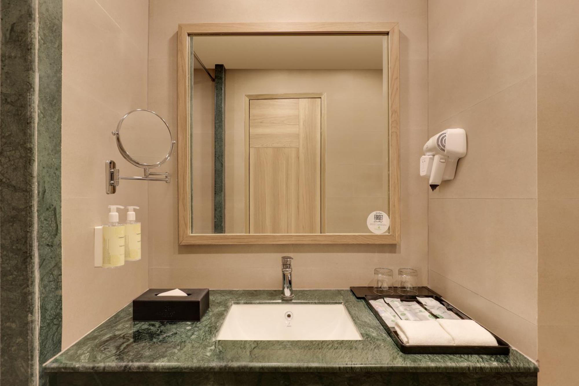 Lemon Tree Hotel, Рішикеш Екстер'єр фото